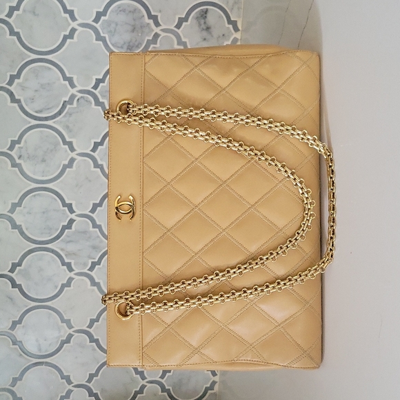 CHANEL Handbags - Chanel Diamond Quilted Tote Bag